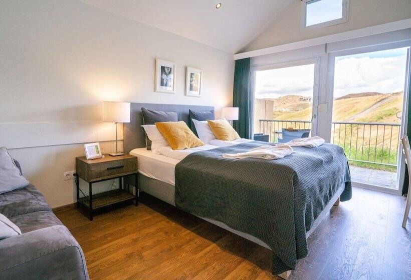 פנסיון Frost And Fire