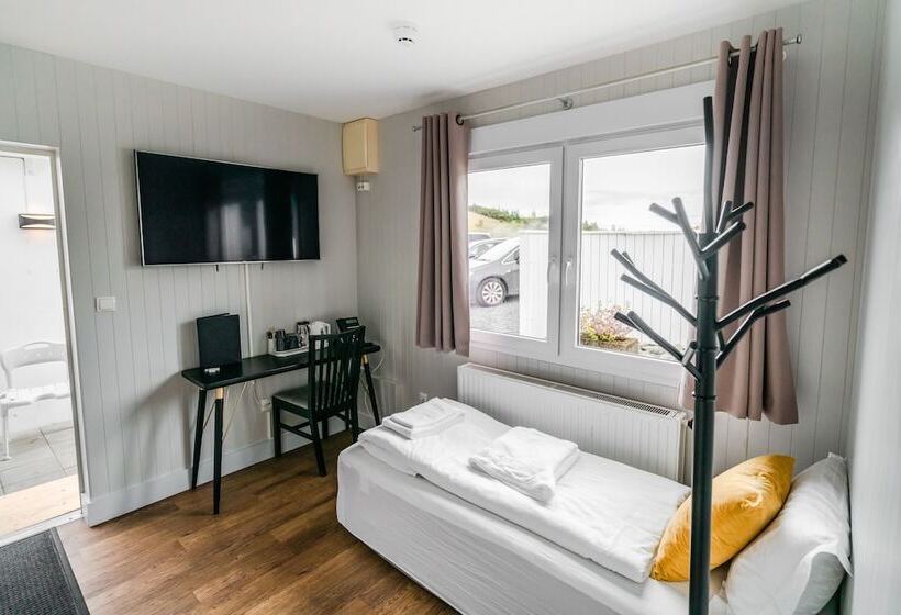 פנסיון Frost And Fire