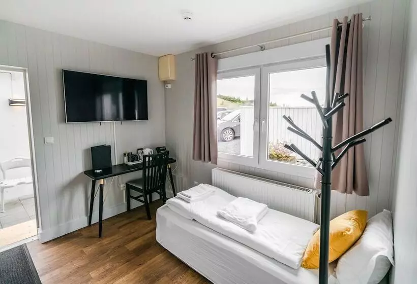 פנסיון Frost And Fire