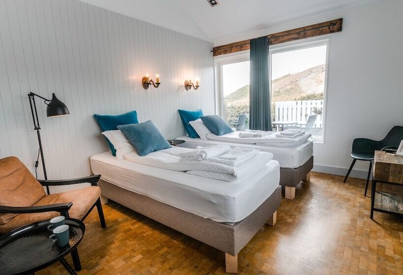 פנסיון Frost And Fire