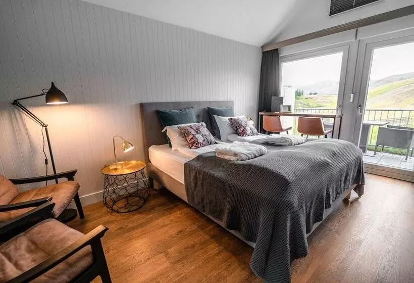 פנסיון Frost And Fire