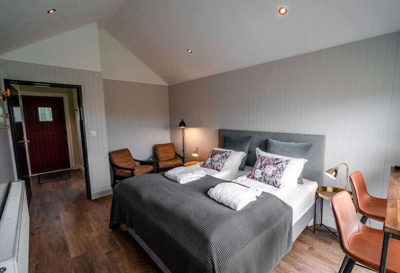 פנסיון Frost And Fire