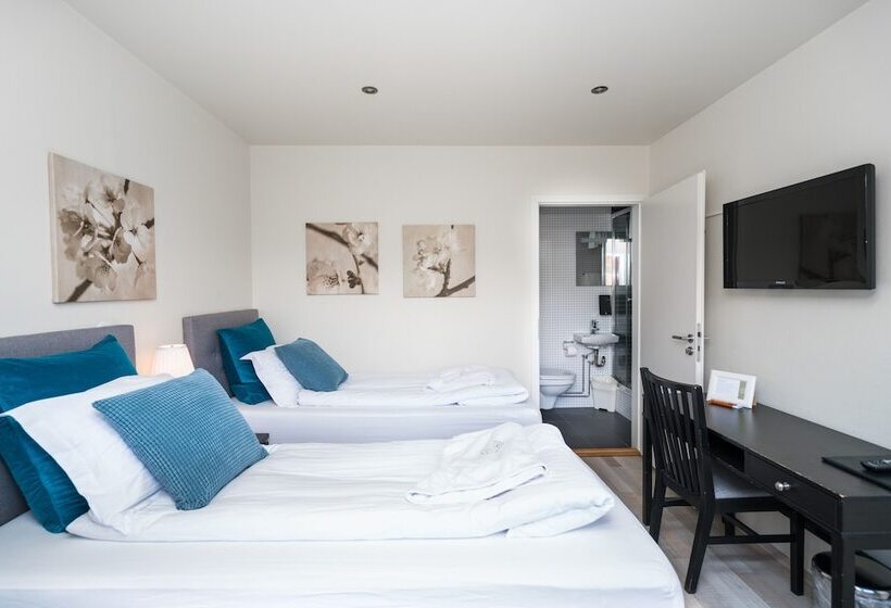 פנסיון Frost And Fire