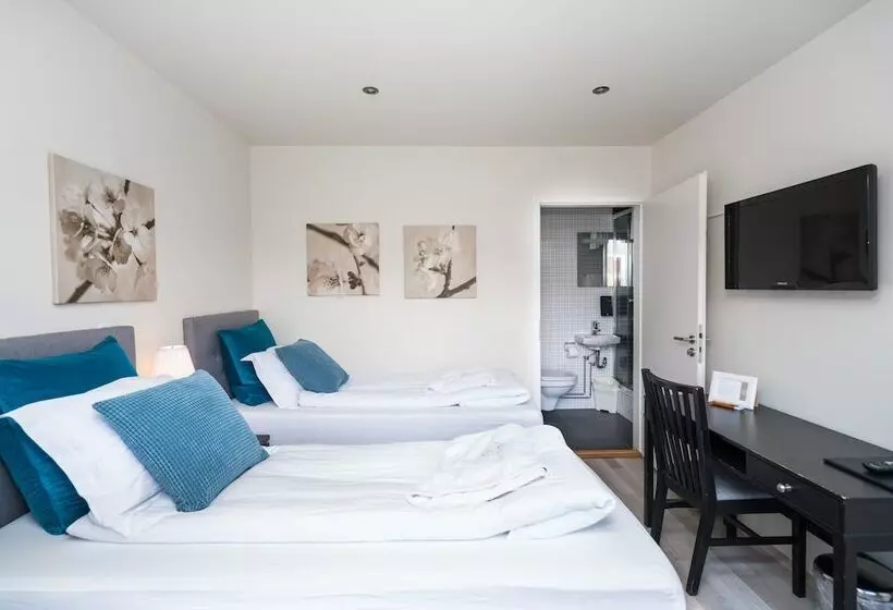 פנסיון Frost And Fire