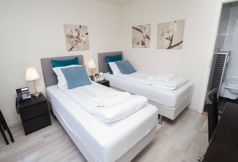 פנסיון Frost And Fire