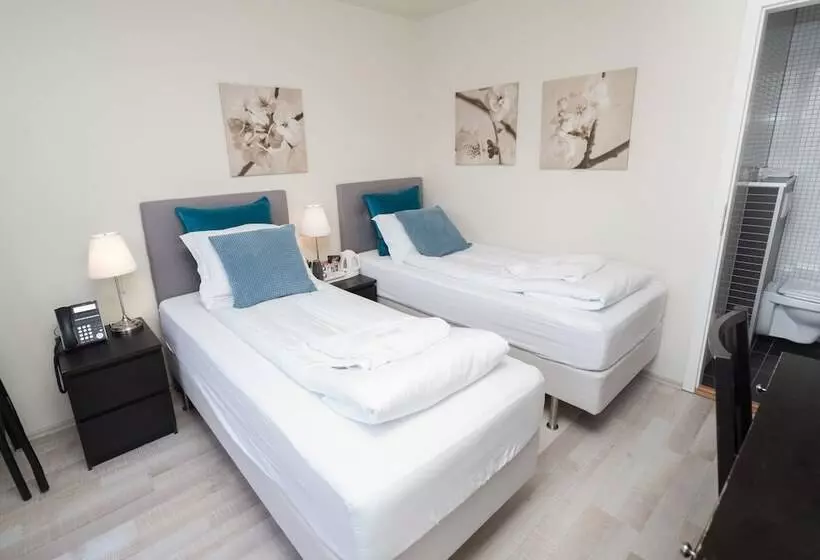 פנסיון Frost And Fire