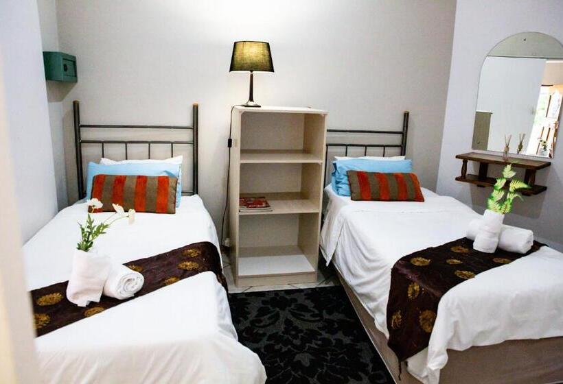 ペンション Woodpecker Guesthouse