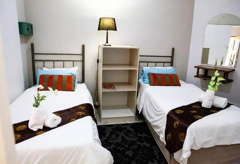 פנסיון Woodpecker Guesthouse