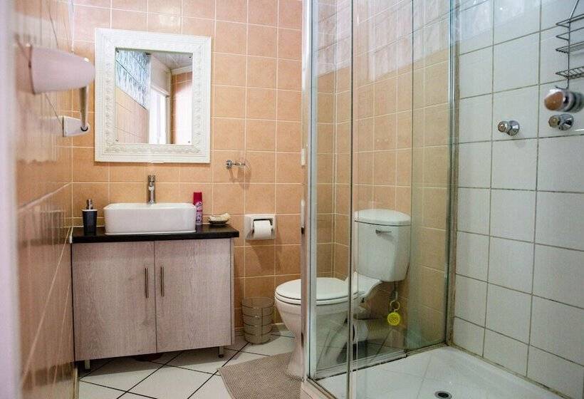 ペンション Woodpecker Guesthouse