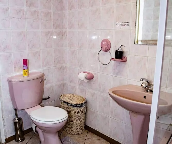 פנסיון Woodpecker Guesthouse