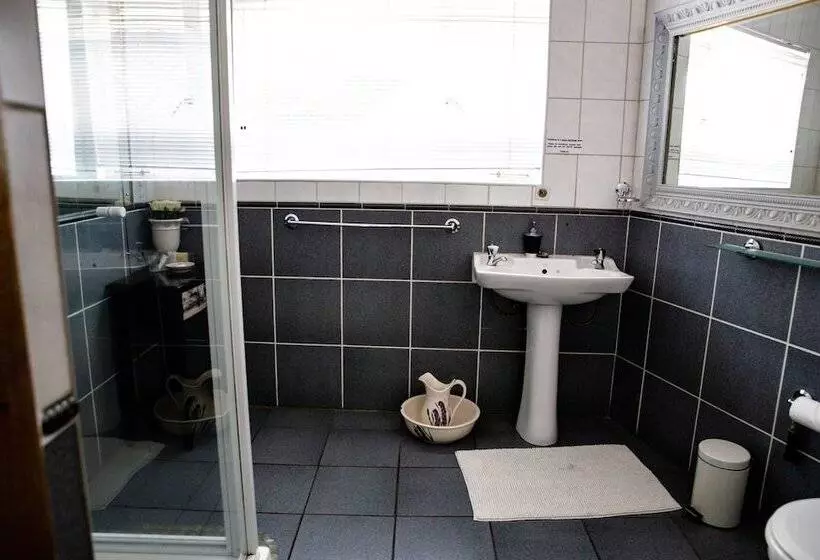 פנסיון Woodpecker Guesthouse