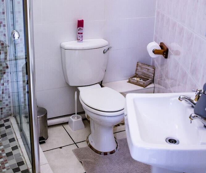 ペンション Woodpecker Guesthouse