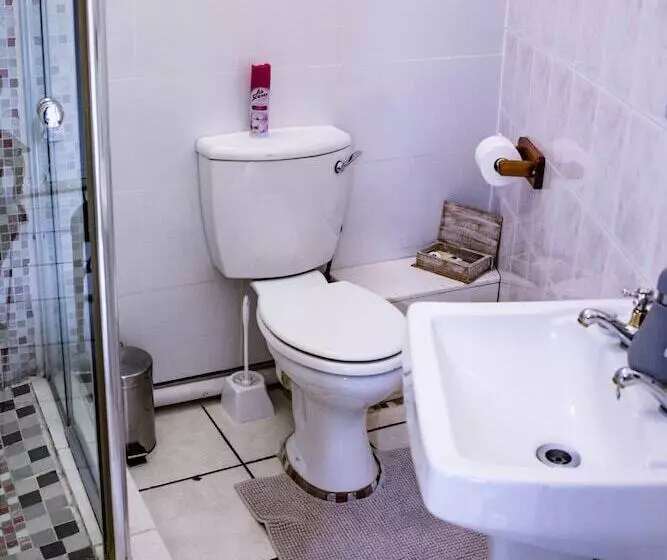 פנסיון Woodpecker Guesthouse