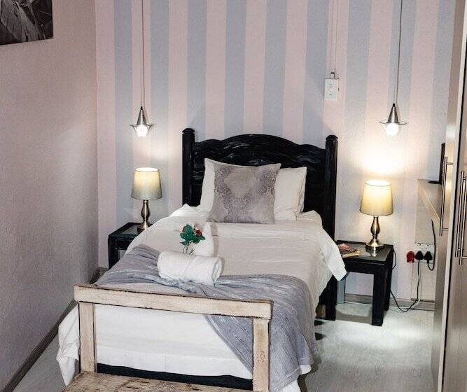 ペンション Woodpecker Guesthouse