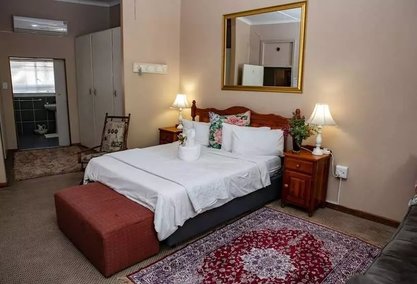 פנסיון Woodpecker Guesthouse