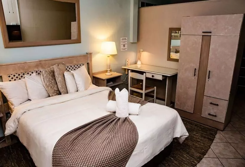 פנסיון Woodpecker Guesthouse