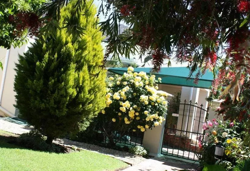 민박 Somerset Lodge