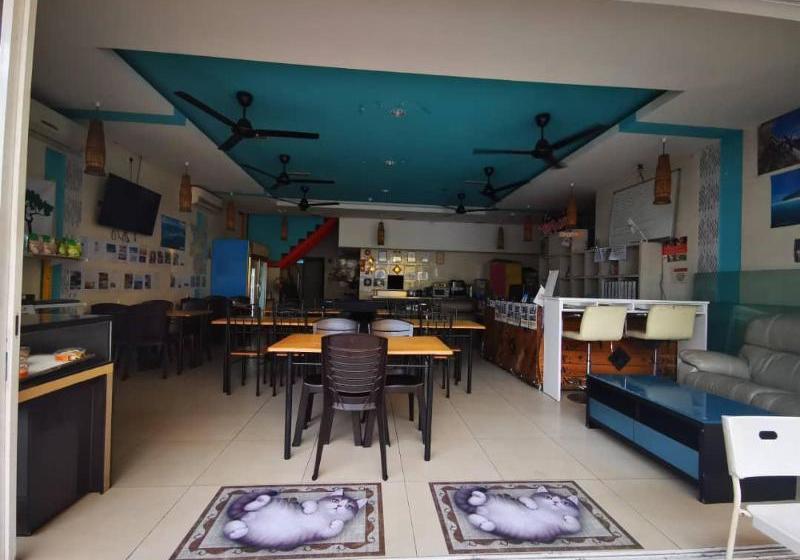 Halo Hostel