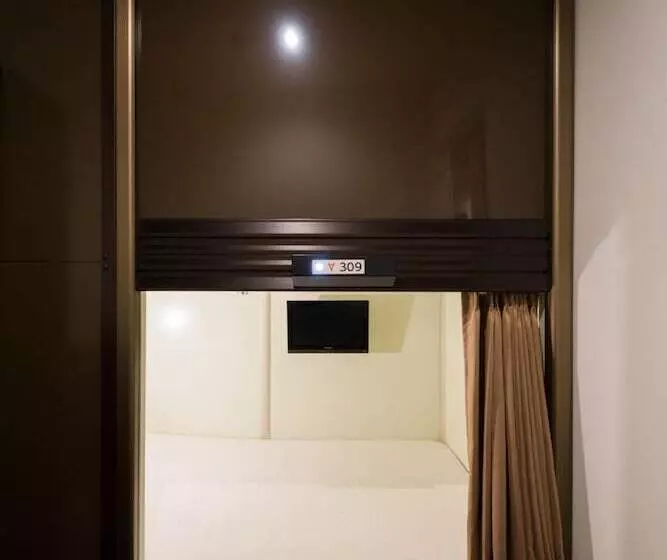 Capsule Hotel Cube Hiroshima