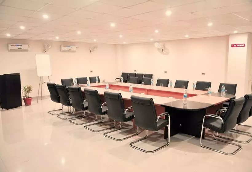 בית מלון כפרי Genx Sundaram Haldwani