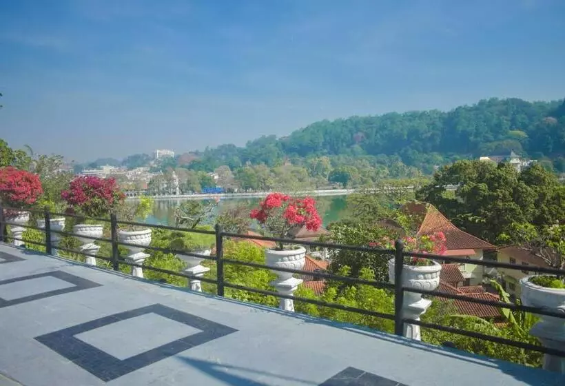 Hotel Heaven Seven Kandy