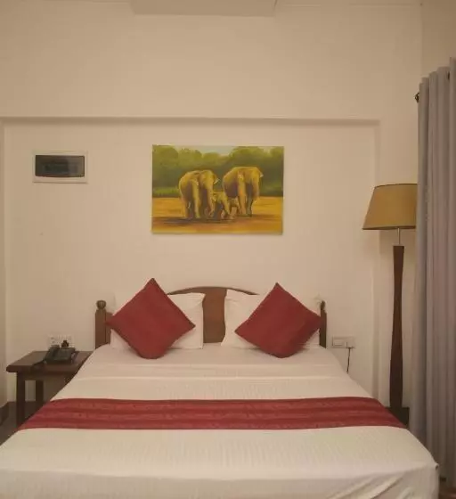 Hotel Heaven Seven Kandy