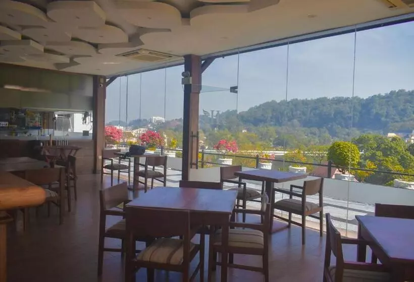 Hotel Heaven Seven Kandy