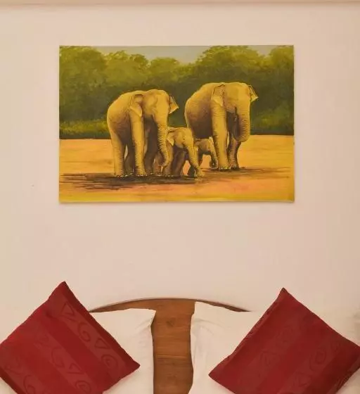 Hotel Heaven Seven Kandy