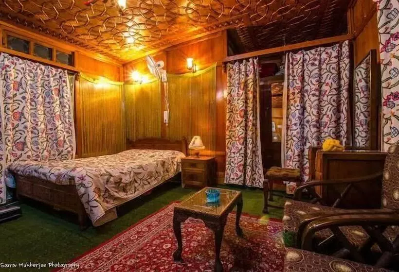 Hotel Houseboat Lily Of Nageen