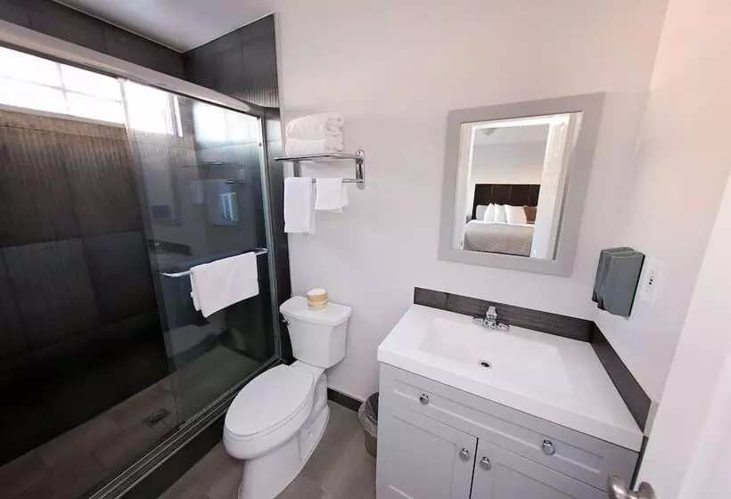 هتل Metropolitan Inn & Suites