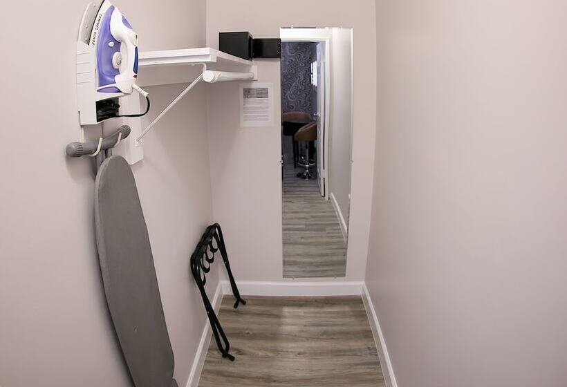 בית מלון כפרי Metropolitan Inn & Suites