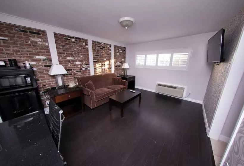 هتل Metropolitan Inn & Suites