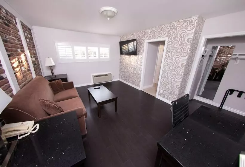 هتل Metropolitan Inn & Suites