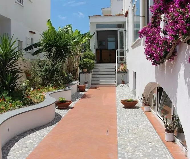 هتل Villa Cecilia