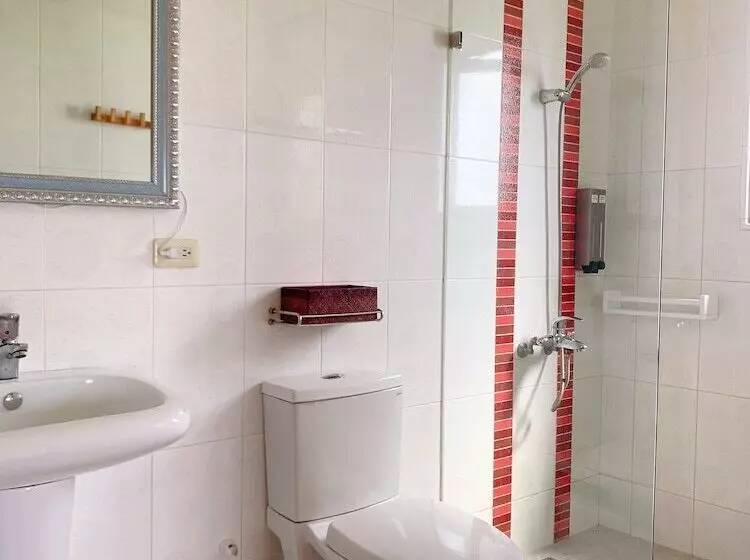 تختخواب و صبحانه Ibali Hostel