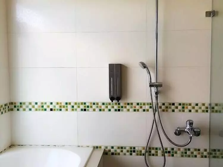 تختخواب و صبحانه Ibali Hostel