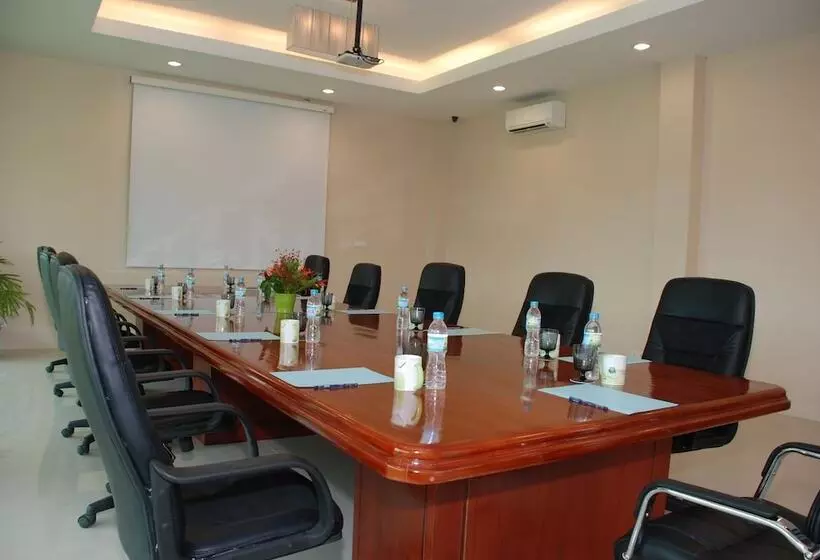 Nirvana Hotel And Resort