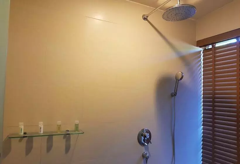 Nirvana Hotel And Resort