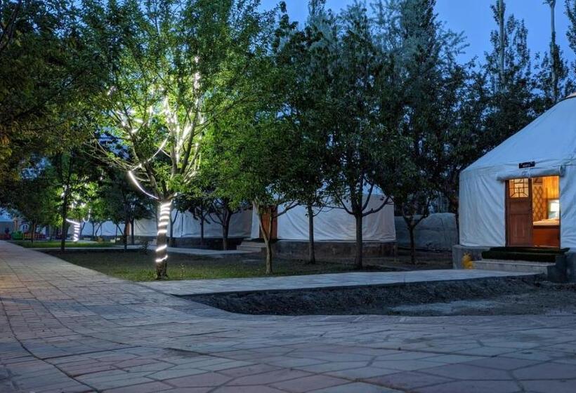 هتل Apex Le Yurt Skardu