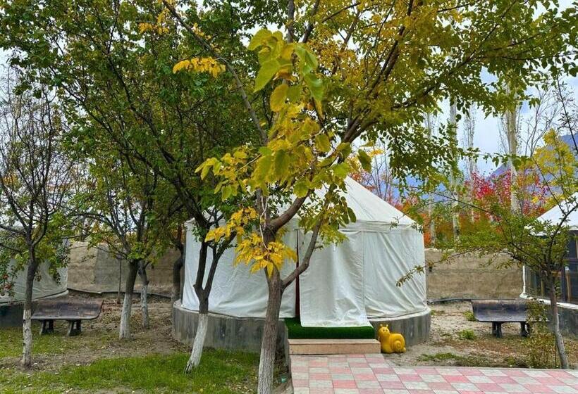 هتل Apex Le Yurt Skardu