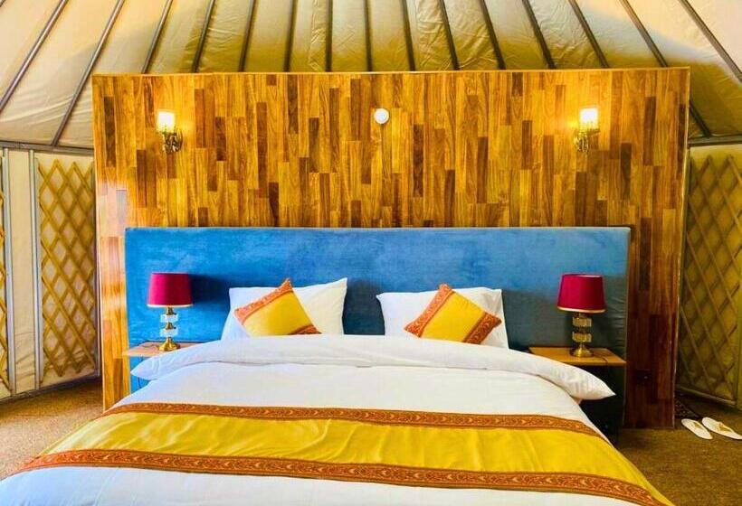 هتل Apex Le Yurt Skardu