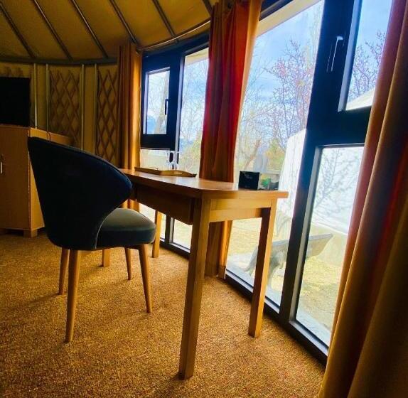هتل Apex Le Yurt Skardu