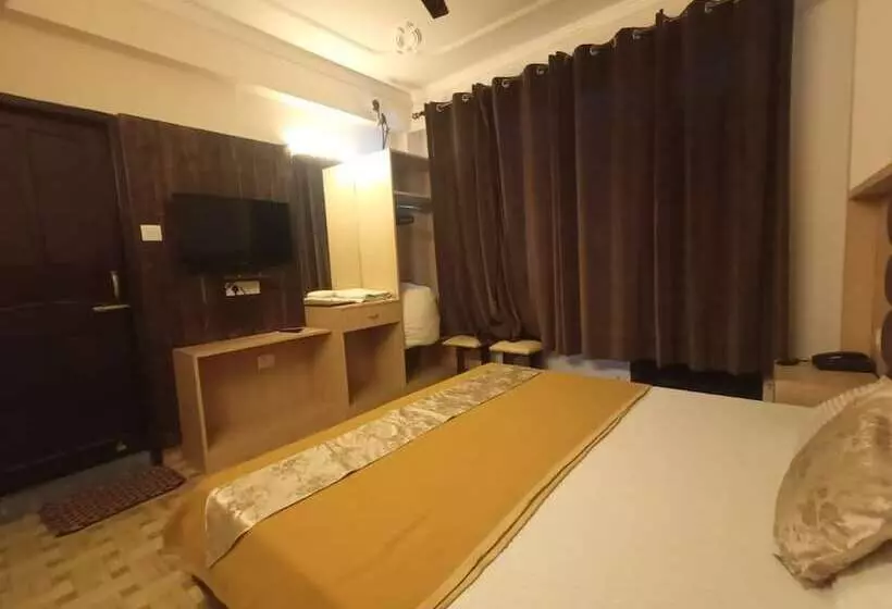 هتل Goroomgo Daddy S Manali