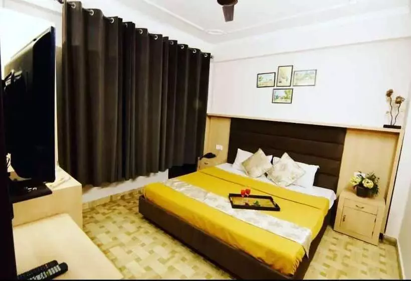 هتل Goroomgo Daddy S Manali