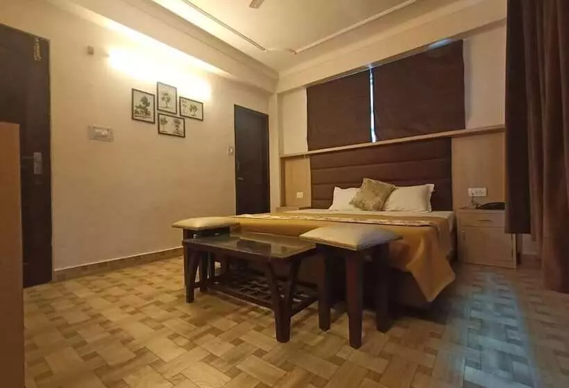 هتل Goroomgo Daddy S Manali