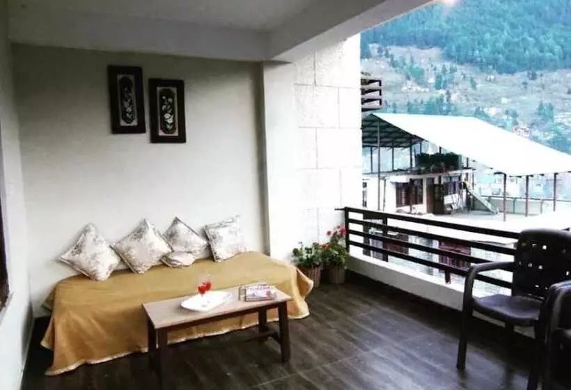 هتل Goroomgo Daddy S Manali