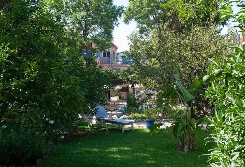 Aamiaismajoitus (B&B) Auberge Le Maquis