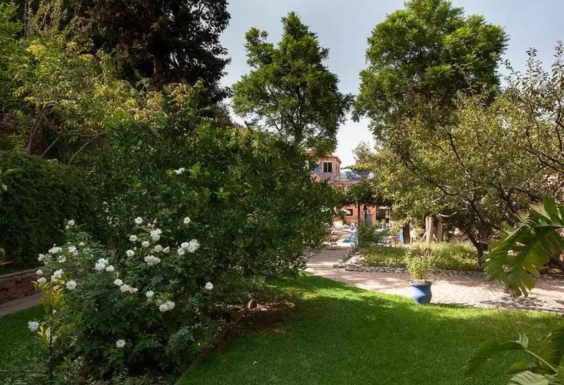 Aamiaismajoitus (B&B) Auberge Le Maquis