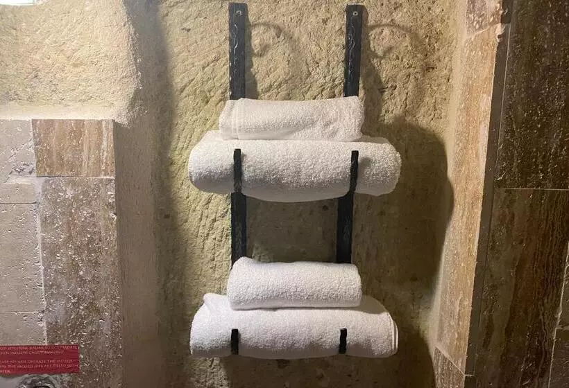 ベッドアンドブレックファースト Junior Ottoman Cave