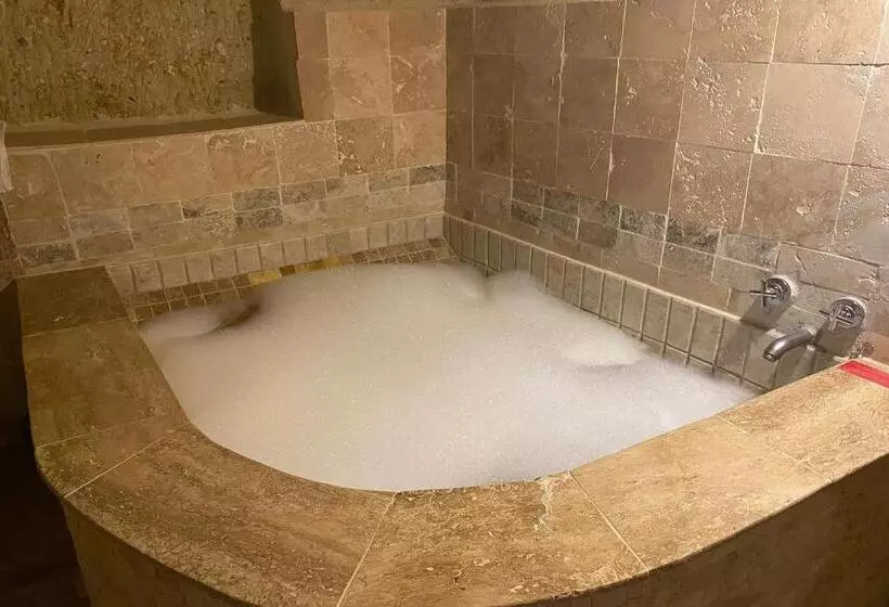 ベッドアンドブレックファースト Junior Ottoman Cave